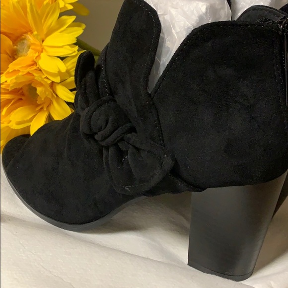 BLACK FAUX SUEDE BOOTIE HEELED BOOTS WITH BOW - Picture 4 of 8
